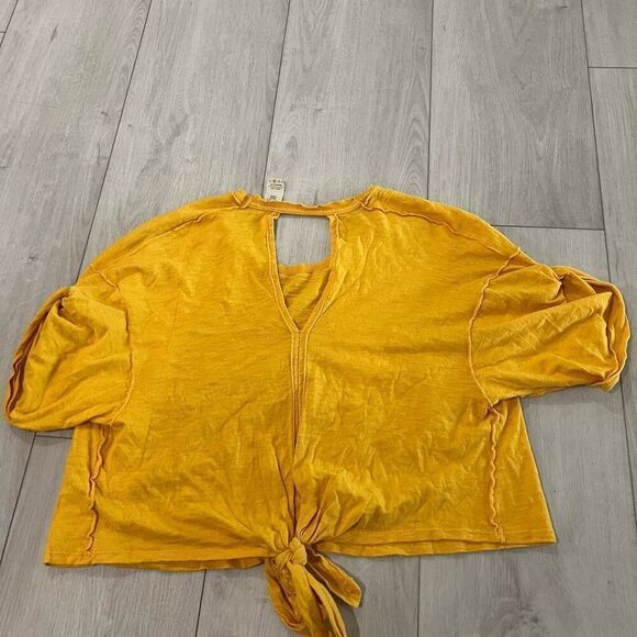 WE THE FREE Womens Size m Top Yellow Tie back Cropped T-shirt with Embroidery - Picture 4 of 8